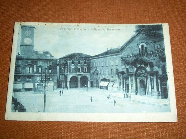 Cartolina Reggio Emilia - Piazza V. Emanuele 1920 ca