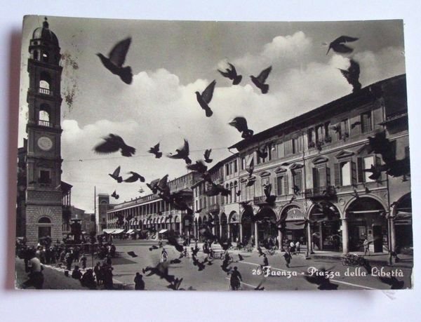 Cartolina Faenza - Piazza della Libertà 1957