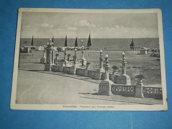 Cartolina Cesenatico - Piazzale del Grande Hotel 1940 | Immagine principale