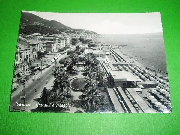 Cartolina Varazze - Giardini e spiaggia 1958