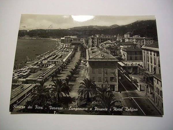 Cartolina Varazze - Lungomare e Hotel Delfino 1956.