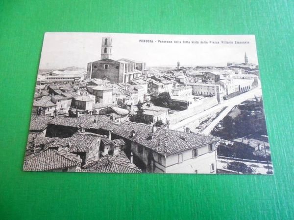 Cartolina Perugia - Panorama della Città visto dalla Piazza Vittorio …