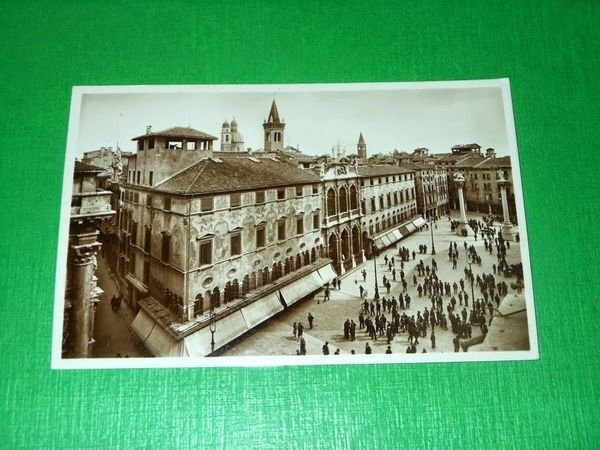 Cartolina Vicenza - Piazza dei Signori - Monte di Pietà …