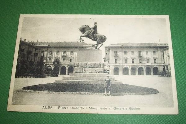 Cartolina Alba - Piazza Umberto I e Monumento al Generale …