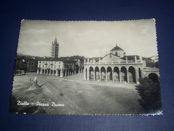 Cartolina Biella - Piazza Duomo 1953.