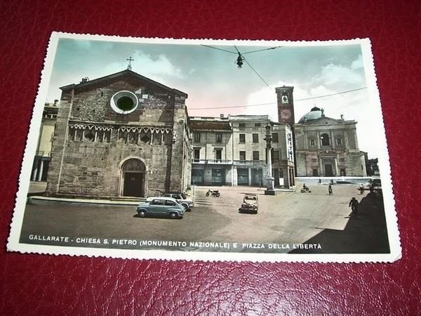Cartolina Gallarate - Chiesa S. Pietro e Piazza Libertà. | Immagine principale
