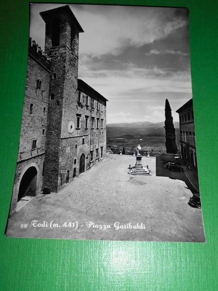 Cartolina Todi - Piazza Garibaldi 1950 ca.
