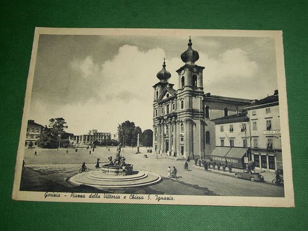 Cartolina Gorizia - Piazza della Vittoria e Chiesa S. Ignazio … | Immagine principale