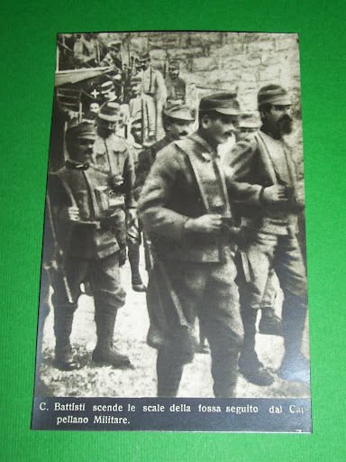 Cartolina Militaria Alpini Irredentismo - C. Battisti scende nella fossa …