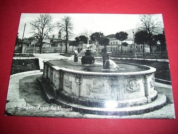 Cartolina Foligno - Parco dei Canapè 1955.