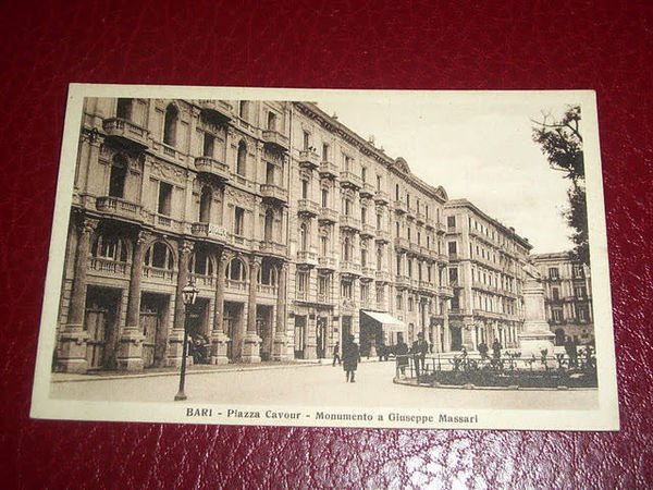 Cartolina Bari - Piazza Cavour - Monumento a Giuseppe Massari …