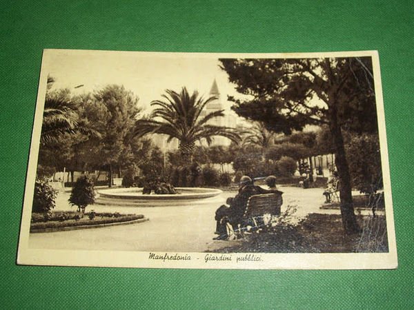 Cartolina Manfredonia ( Foggia ) - Giardini Pubblici 1943.