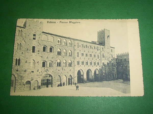 Cartolina Volterra - Piazza Maggiore 1912.