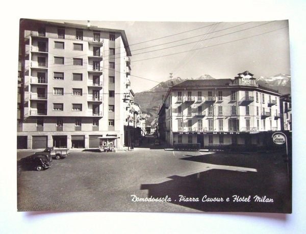 Cartolina Domodossola - Piazza Cavour Hotel Milan 1960