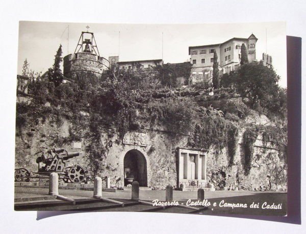 Cartolina Rovereto - Castello e Campana dei Caduti 1950