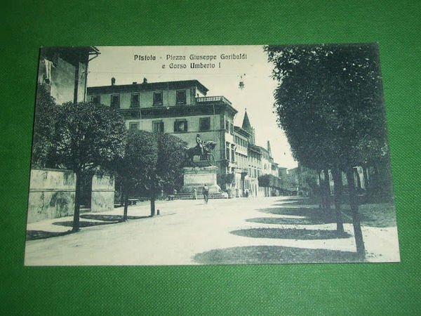 Cartolina Pistoia - Piazza Giuseppe Garibaldi e Corso Umberto I …