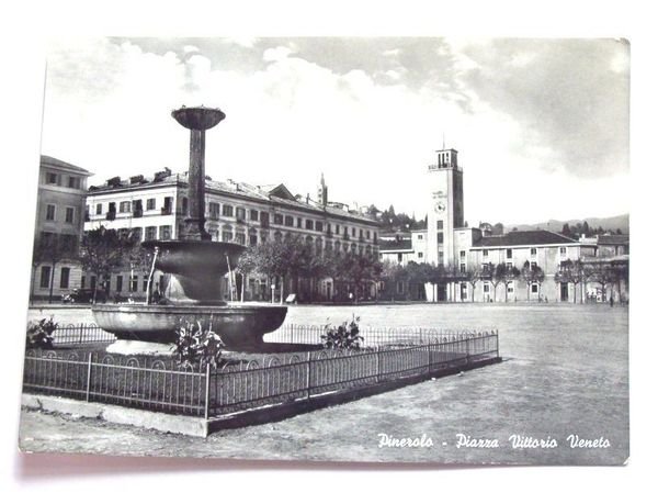 Cartolina Pinerolo - Piazza Vittorio Veneto 1956 | Immagine principale