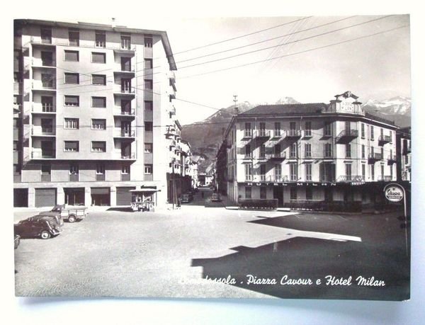 Cartolina Domodossola Piazza Cavour e Hotel Milan 1962