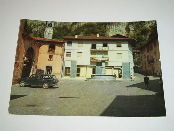 Cartolina Storo ( Trento ) - Piazza Italia 1978