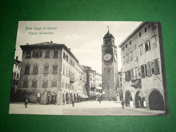 Cartolina Riva ( Lago di Garda ) - Piazza Benacense …