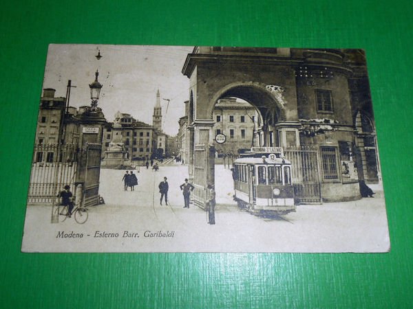 Cartolina Modena - Esterno Barr. Garibaldi 1920