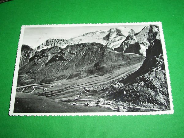 Cartolina Strada delle Dolomiti - Passo Pordoi verso la Marmolada …