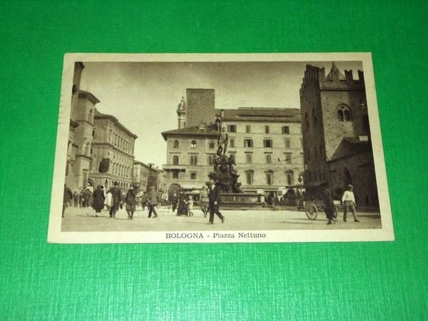 Cartolina Bologna - Piazza Nettuno 1932
