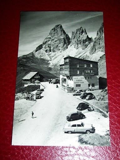 Cartolina Passo Sella - Albergo Maria Flora 1959