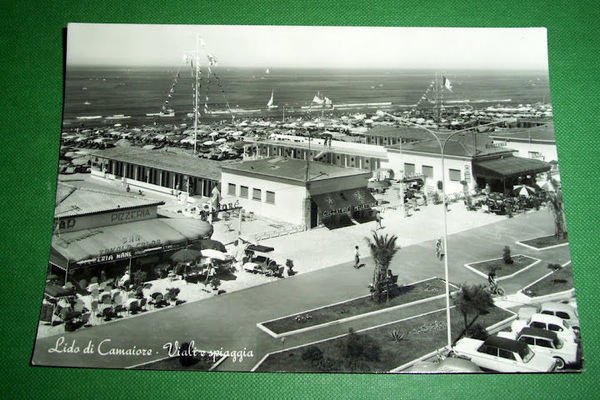 Cartolina Lido di Camaiore - Viali e spiaggia 1964