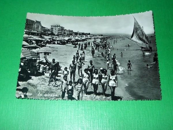 Cartolina Pescara - La spiaggia 1954 | Immagine principale
