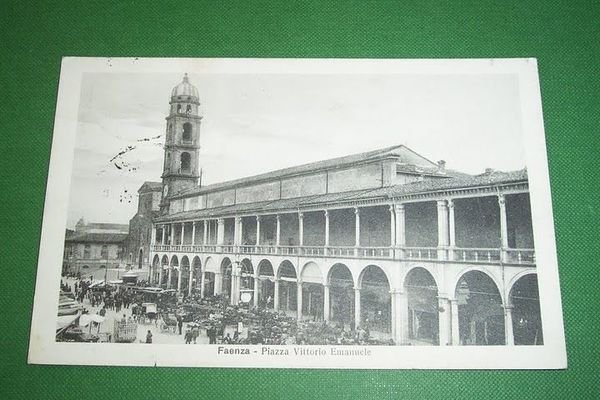 Cartolina Faenza - Piazza Vittorio Emanuele 1924***
