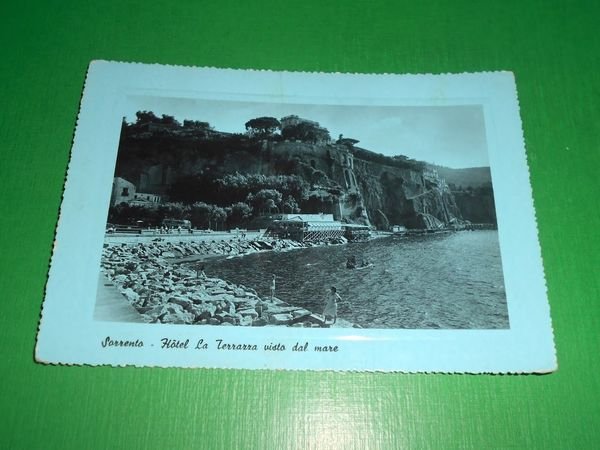 Cartolina Sorrento - Hotel La Terrazza visto dal mare 1953