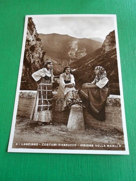 Cartolina Lanciano - Costumi d' Abruzzo - Visione della Maiella …