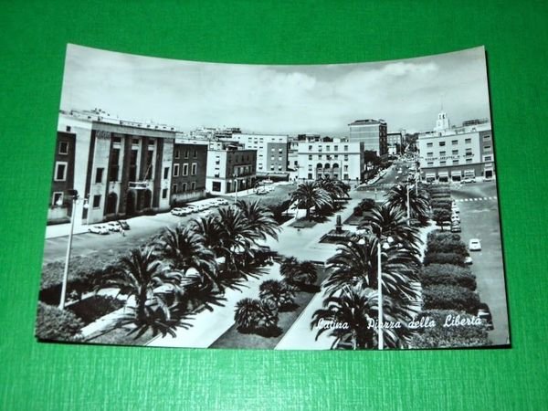 Cartolina Latina - Piazza della Libertà 1960 ca ***