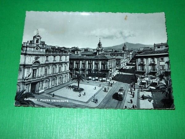 Cartolina Catania - Piazza Università 1954