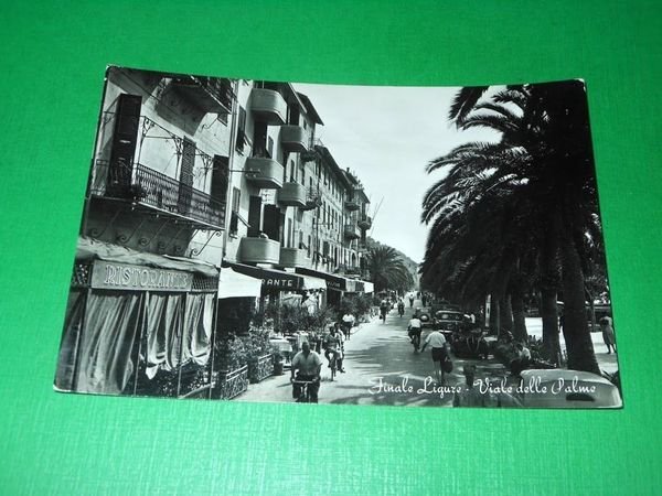 Cartolina Finale Ligure - Viale delle Palme -- 1953