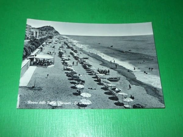 Cartolina Varigotti - La spiaggia 1957