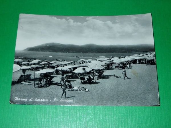 Cartolina Marina di Carrara - La spiaggia 1952