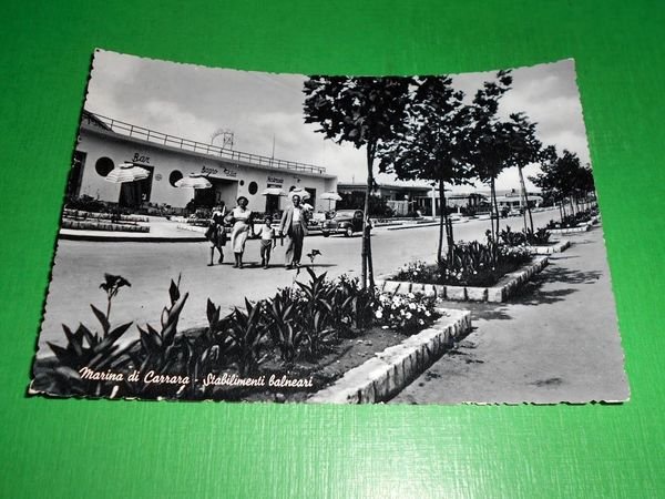 Cartolina Marina di Carrara - Stabilimenti balneari 1965