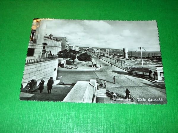 Cartolina Civitavecchia ( Roma ) - Viale Garibaldi 1955
