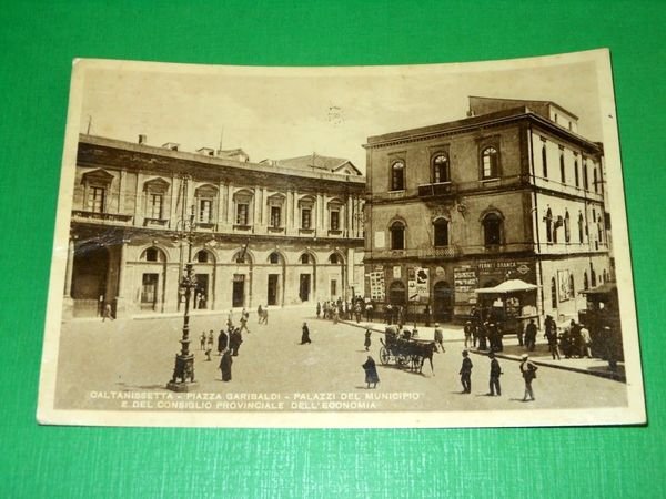 Cartolina Caltanissetta - Piazza Garibaldi e Palazzo del Municipio 1937