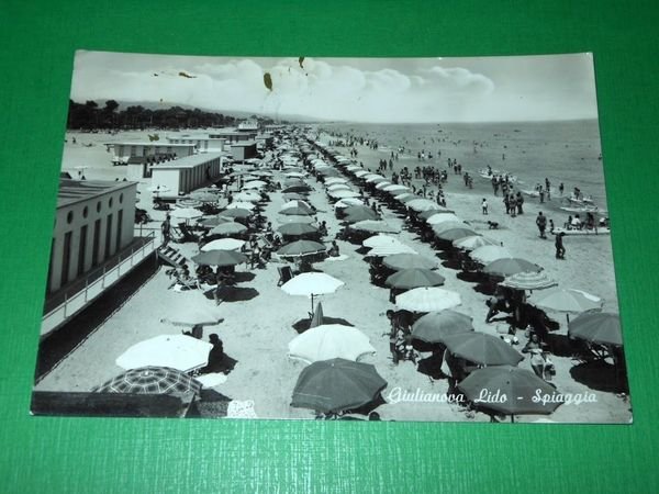 Cartolina Giulianova Lido - La spiaggia 1964