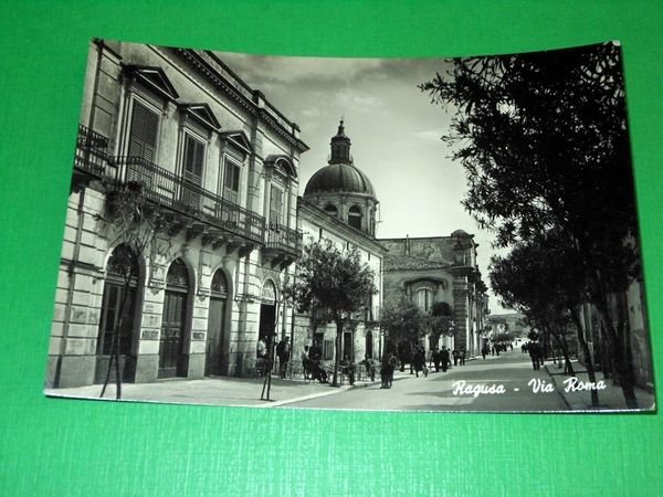 Cartolina Ragusa - Via Roma 1952