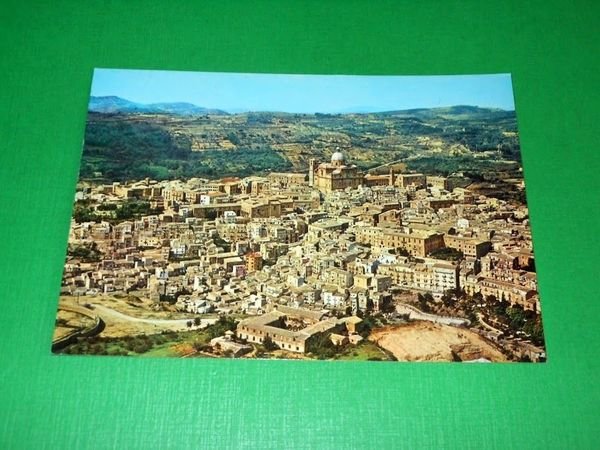 Cartolina Piazza Armerina - Veduta panoramica aerea 1980 | Immagine principale