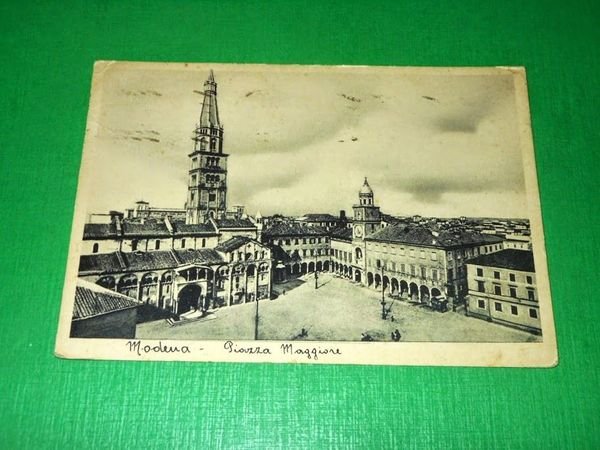 Cartolina Modena - Piazza Maggiore 1935