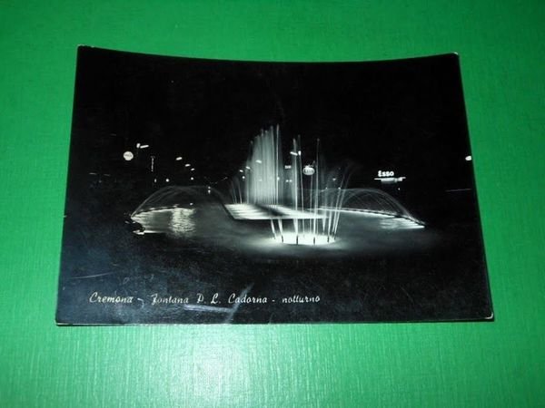 Cartolina Cremona - Fontana P. L. Cadorna ( notturno ) …