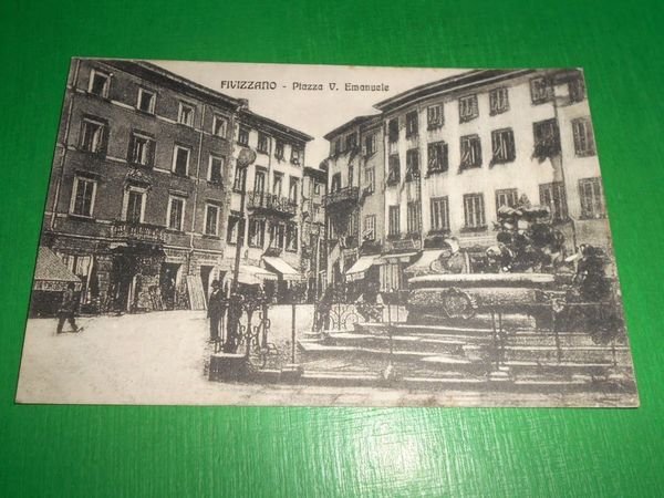 Cartolina Fivizzano - Piazza V. Emanuele 1920 ca