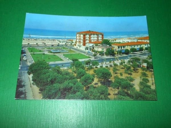 Cartolina Lido di Camaiore - Piazza Matteotti 1966