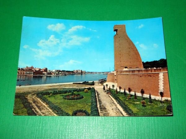 Cartolina Brindisi - Monumento al Marinaio d' Italia 1964