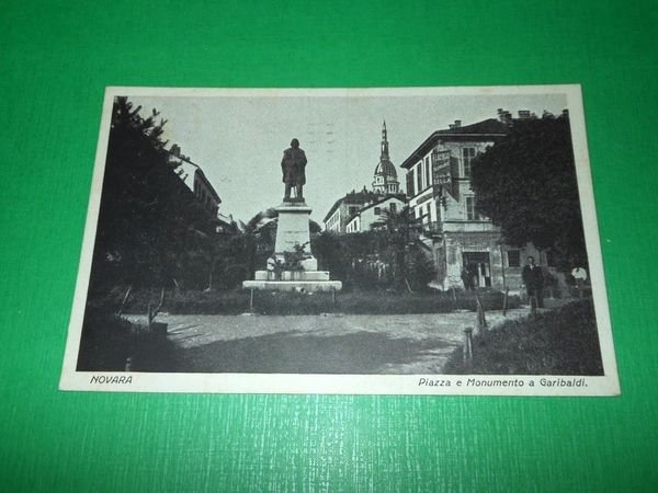 Cartolina Novara - Piazza e Monumento a Garibaldi 1929 | Immagine principale